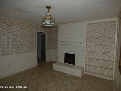 With a little love and creativity, this 3 bedroom, 2 bath home - photo 4