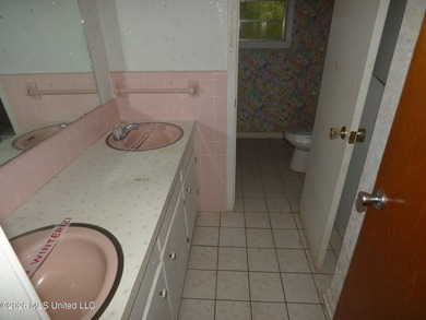 With a little love and creativity, this 3 bedroom, 2 bath home - photo 8