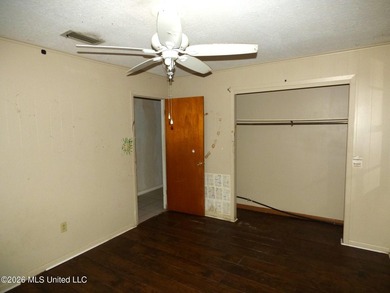 With a little love and creativity, this 3 bedroom, 2 bath home - photo 10