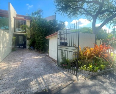 Lake Townhome/Townhouse For Sale in Miami, Florida