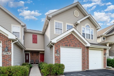 Lake Townhome/Townhouse For Sale in Carpentersville, Illinois