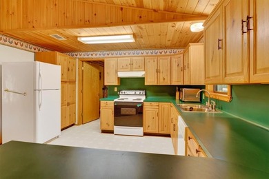 Escape to the peace and privacy of country living with this - photo 11
