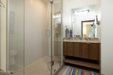 Discover an exquisite fusion of modern design and alpine charm - photo 11