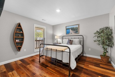 Welcome to your perfect lake getaway! This like-new 2 bedroom, 2 - photo 12