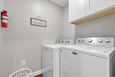 Welcome to your perfect lake getaway! This like-new 2 bedroom, 2 - photo 16
