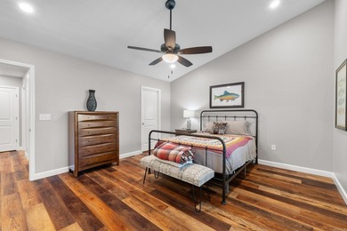 Welcome to your perfect lake getaway! This like-new 2 bedroom, 2 - photo 18