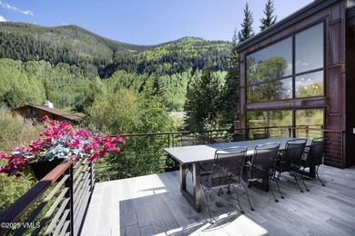 Discover an exquisite fusion of modern design and alpine charm - photo 18