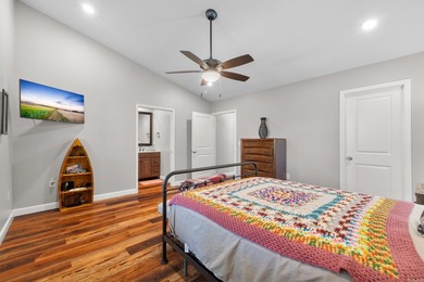 Welcome to your perfect lake getaway! This like-new 2 bedroom, 2 - photo 19