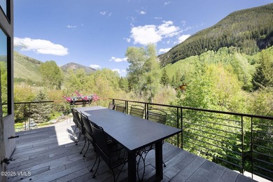 Discover an exquisite fusion of modern design and alpine charm - photo 19