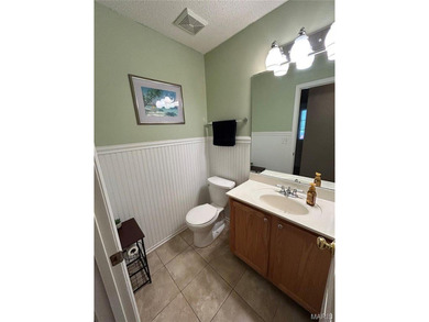 Gorgeous Two-story on LEVEL lot, in a great location near Hwy 55 - photo 22