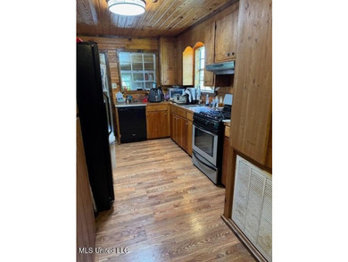 This camp house is a beautiful retreat nestled along the serene - photo 2