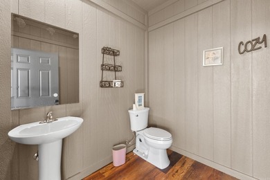 Welcome to your perfect lake getaway! This like-new 2 bedroom, 2 - photo 30