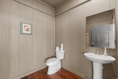 Welcome to your perfect lake getaway! This like-new 2 bedroom, 2 - photo 31