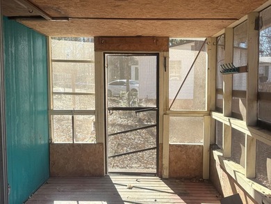 Completely renovated, this 3-bedroom, 2-bathroom home is just 2 - photo 31