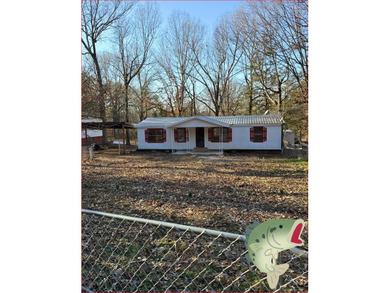 Completely renovated, this 3-bedroom, 2-bathroom home is just 2 - photo 32