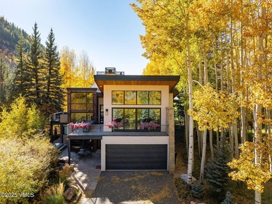 Discover an exquisite fusion of modern design and alpine charm - photo 34