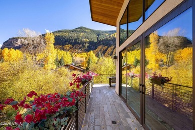 Discover an exquisite fusion of modern design and alpine charm - photo 42