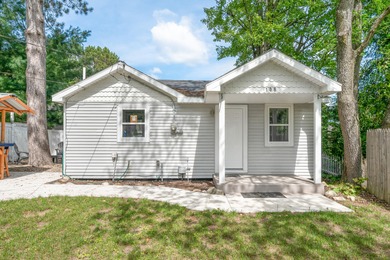 Lake Mitchell Home For Sale in Cadillac Michigan