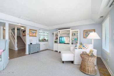 3-bedroom updated condo in Genesis featuring ocean views and a - photo 11