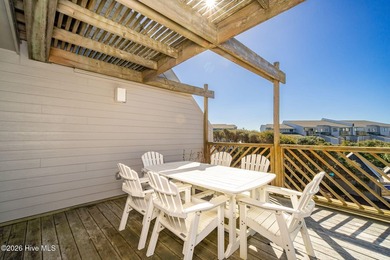 3-bedroom updated condo in Genesis featuring ocean views and a - photo 12