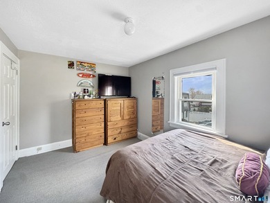 Beautifully-maintained single-family home offers the perfect - photo 14