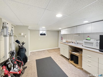 Beautifully-maintained single-family home offers the perfect - photo 15