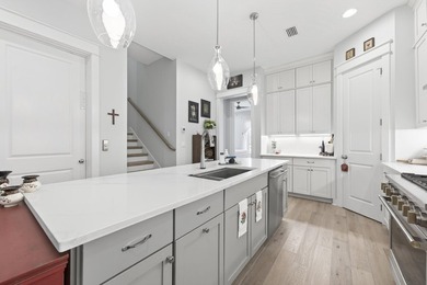 Welcome to refined coastal living in this luxurious Brownstone - photo 15