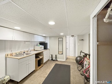 Beautifully-maintained single-family home offers the perfect - photo 16