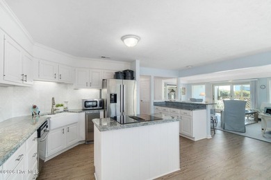 3-bedroom updated condo in Genesis featuring ocean views and a - photo 16