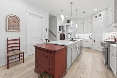 Welcome to refined coastal living in this luxurious Brownstone - photo 19