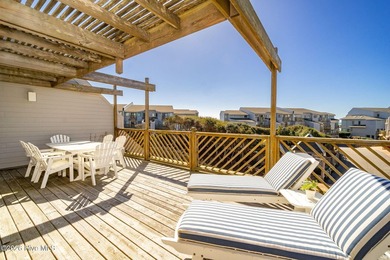 3-bedroom updated condo in Genesis featuring ocean views and a - photo 21