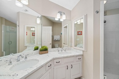 3-bedroom updated condo in Genesis featuring ocean views and a - photo 24