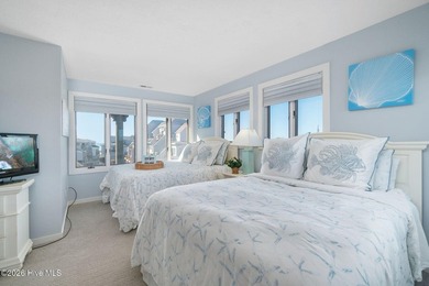 3-bedroom updated condo in Genesis featuring ocean views and a - photo 28