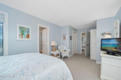 3-bedroom updated condo in Genesis featuring ocean views and a - photo 29