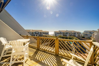 3-bedroom updated condo in Genesis featuring ocean views and a - photo 36