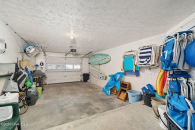 3-bedroom updated condo in Genesis featuring ocean views and a - photo 37