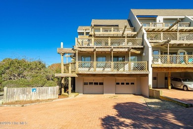 3-bedroom updated condo in Genesis featuring ocean views and a - photo 40