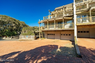 3-bedroom updated condo in Genesis featuring ocean views and a - photo 41