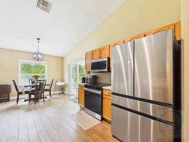 Come fall in love with this gorgeous 3 bedroom, 2 bath, 2 car - photo 5
