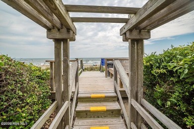 3-bedroom updated condo in Genesis featuring ocean views and a - photo 47