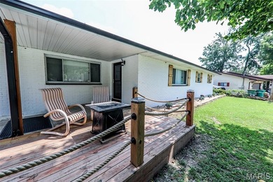 Welcome home to this beautifully remodeled 4-bedroom, 2-bath - photo 7