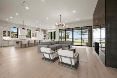 Just over an hour from Dallas, this stunning five-bedroom - photo 5