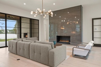 Just over an hour from Dallas, this stunning five-bedroom - photo 9