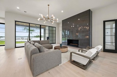 Just over an hour from Dallas, this stunning five-bedroom - photo 10