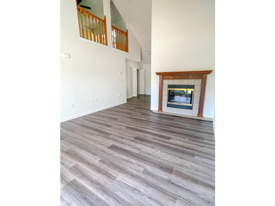 Beautifully renovated condo located in the desirable Holiday - photo 6