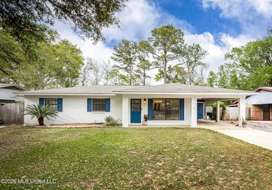 GOLF CART DISTRICT, CLOSE TO DOWNTOWN! Bring your golf cart to - photo 1