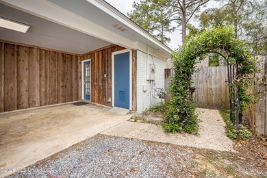 GOLF CART DISTRICT, CLOSE TO DOWNTOWN! Bring your golf cart to - photo 8