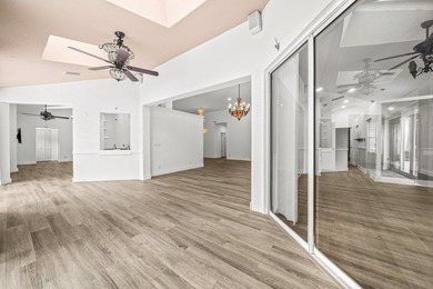 Elegantly remodeled estate home with expansive lake and golf - photo 21