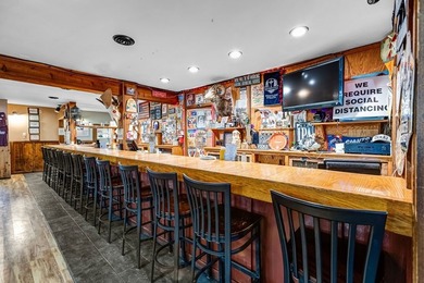 Cougar Dave's Bar and Grill thrives, as a longstanding - photo 7