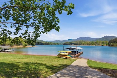 Stunning quality-built custom mountain and lake retreat with - photo 3